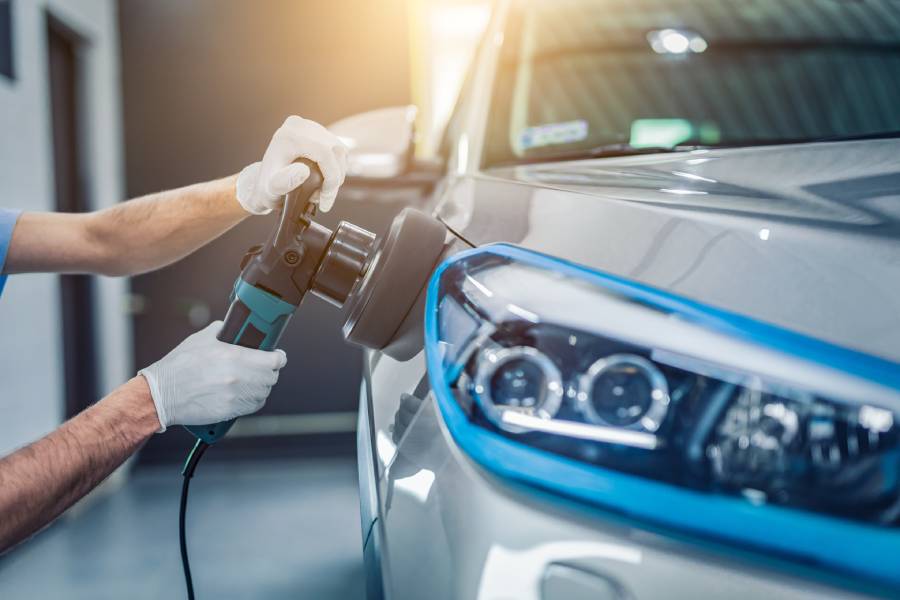 Reparatur des Lacks eines Autos